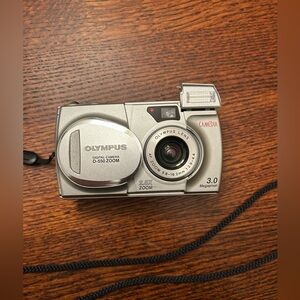 Olympus D550 Zoom digital camera